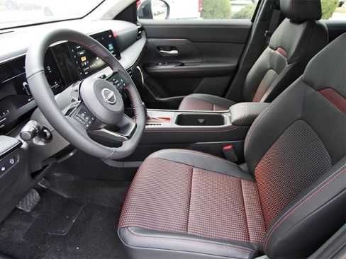 New 2025 Nissan Kicks SR image 6