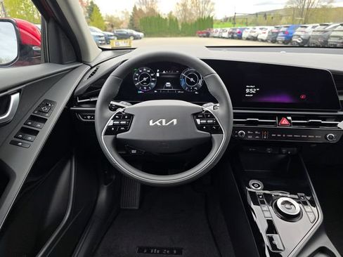 New 2026 Kia Niro Wind FWD image 19