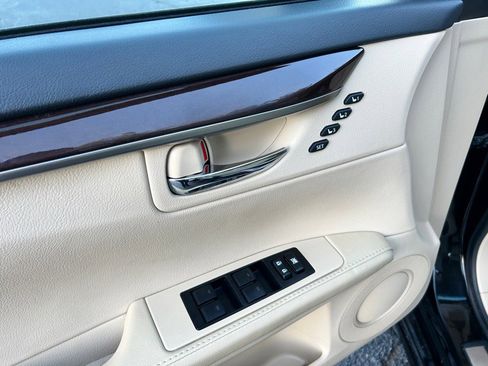 Used 2014 Lexus ES 350 image 25