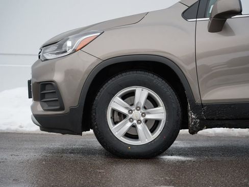 Used 2020 Chevrolet Trax LT w/ LT Convenience Package image 11