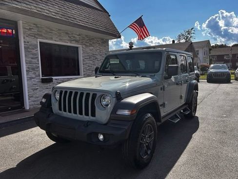 Used 2024 Jeep Wrangler Unlimited Sport AWD/4WD image 1