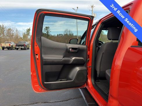 Used 2018 Toyota Tacoma TRD Off-Road image 18