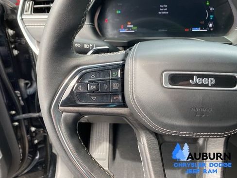 Used 2023 Jeep Grand Cherokee Overland AWD/4WD image 36