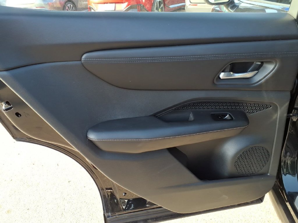 Used 2023 Nissan Ariya FWD image 13