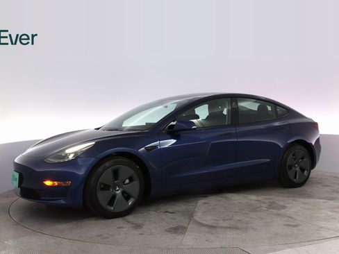 Used 2023 Tesla Model 3 Standard Range image 15