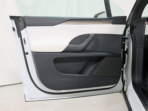 Used 2023 Tesla Model X image 33