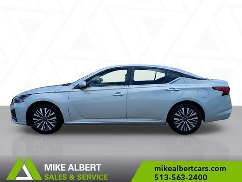 Used 2023 Nissan Altima 2.5 SV FWD image 4