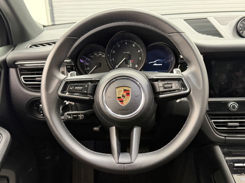 Certified 2025 Porsche Macan AWD/4WD image 11