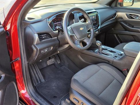 Used 2022 Chevrolet Traverse LT image 16