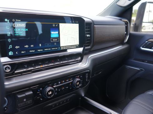 Used 2024 Chevrolet Silverado 2500 High Country w/ High Country Premium Package AWD/4WD image 18