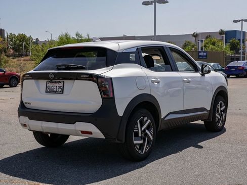 Used 2025 Nissan Kicks SV FWD image 4