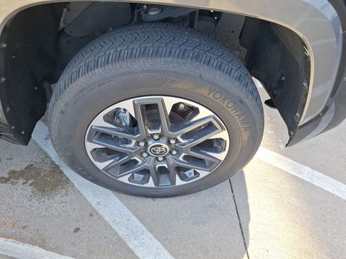 Used 2023 Toyota Tundra Limited image 12