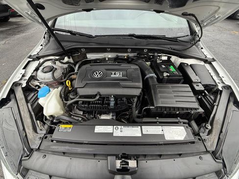 Used 2019 Volkswagen Golf R 4-Door image 25