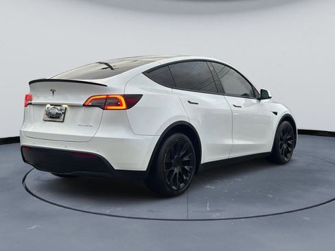 Used 2022 Tesla Model Y Long Range image 7