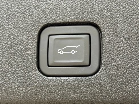 Used 2025 Cadillac XT6 Premium Luxury w/ Platinum Package AWD/4WD image 36