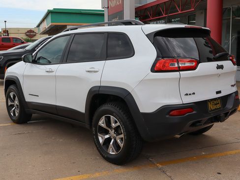 Used 2015 Jeep Cherokee Trailhawk w/ Comfort/Convenience Group AWD/4WD image 6