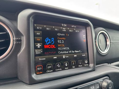 Used 2022 Jeep Wrangler Unlimited Sahara w/ Cold Weather Group AWD/4WD image 19