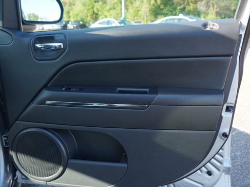 Used 2012 Jeep Compass Limited w/ Sun/Sound Group AWD/4WD image 9