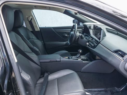 Used 2023 Lexus ES 300h w/ Premium Package FWD image 16