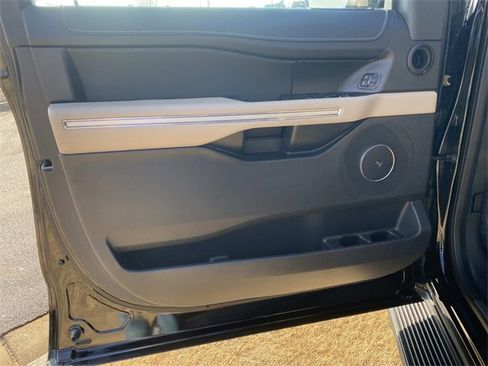 Certified 2024 Ford Expedition Limited image 18