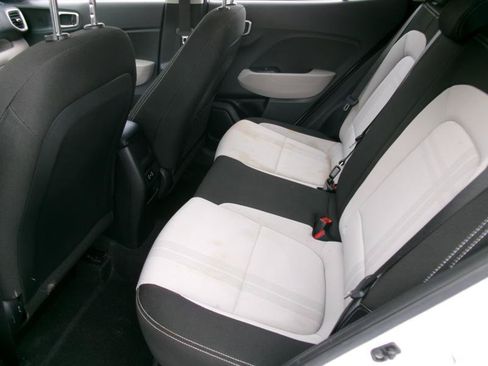 Used 2025 Hyundai Venue SEL FWD image 9