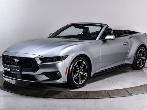 Used 2025 Ford Mustang Premium RWD image 2