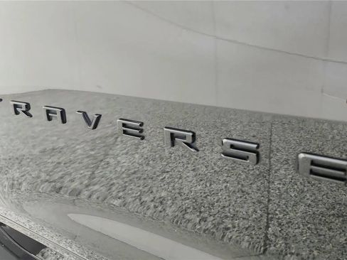 Used 2024 Chevrolet Traverse RS FWD image 17