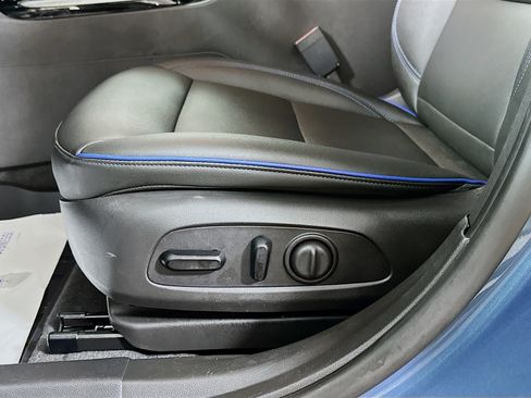 Used 2025 Buick Envista Sport Touring w/ Experience Buick Package FWD image 18