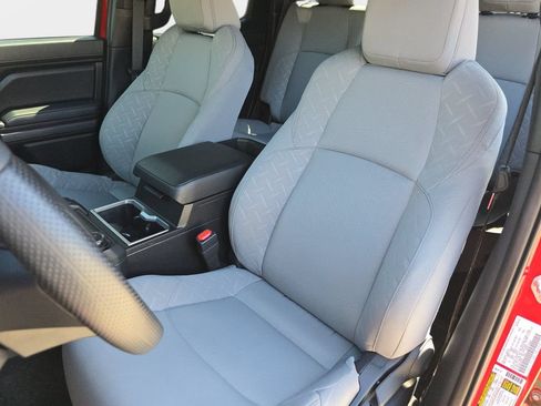 Used 2025 Toyota Tacoma SR5 AWD/4WD image 17