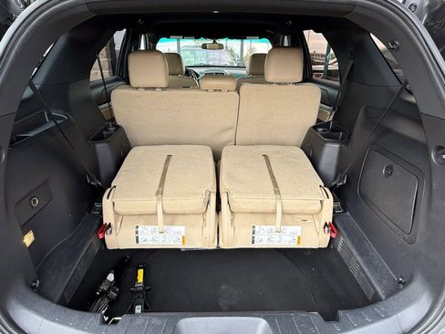 Used 2017 Ford Explorer XLT w/ Equipment Group 202A FWD image 32