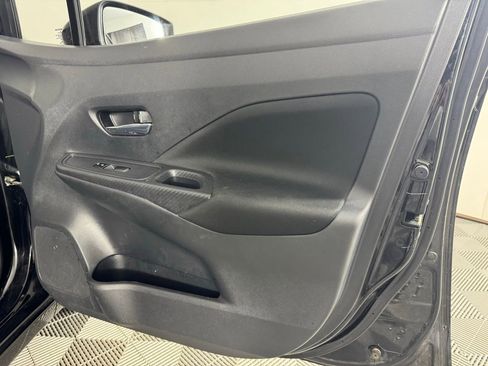 Used 2022 Nissan Versa SV image 33