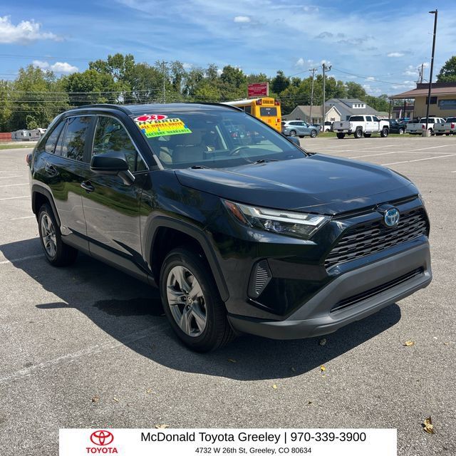Used 2023 Toyota RAV4 LE AWD/4WD image 4