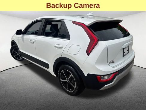 Used 2023 Kia Niro LX image 9