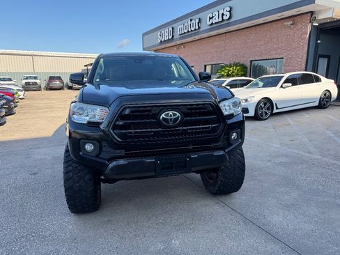 Used 2018 Toyota Tacoma SR AWD/4WD image 10