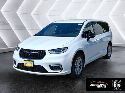 New 2026 Chrysler Pacifica Select