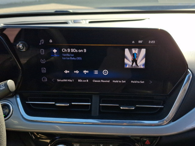 Used 2025 Chevrolet Trax LT FWD image 17