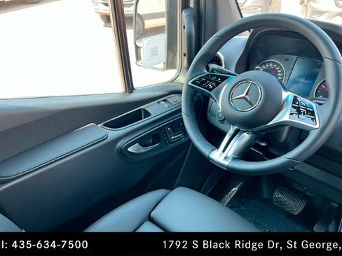 Used 2025 Mercedes-Benz Sprinter 2500 image 11