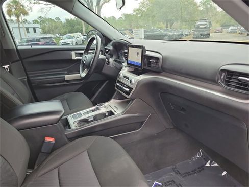 Used 2022 Ford Explorer XLT image 34