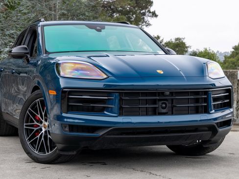 New 2025 Porsche Cayenne S image 9