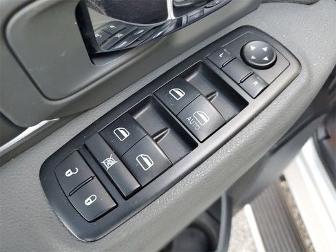 Used 2014 RAM 1500 Classic SLT image 18