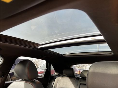 Used 2018 Hyundai Elantra GT Sport w/ Sport Tech Package 04 image 32