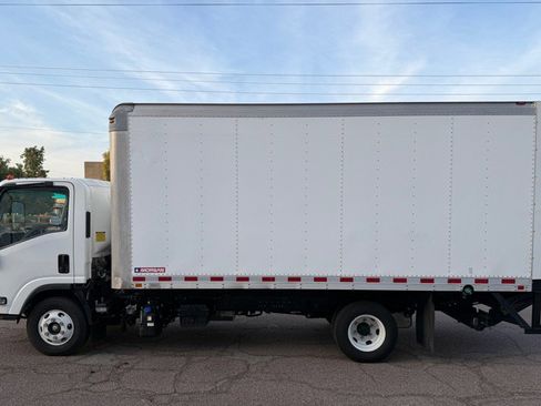 Used 2023 Isuzu NPR image 5