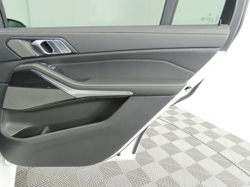 New 2026 BMW X7 M60i image 27