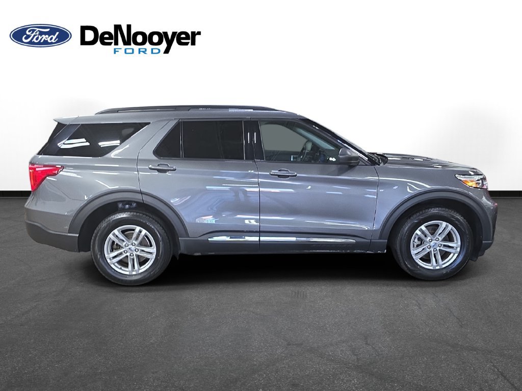 Used 2023 Ford Explorer XLT w/ Equipment Group 202A AWD/4WD image 4