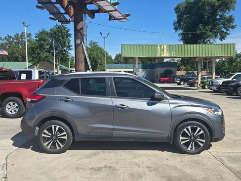 Used 2018 Nissan Kicks SV FWD image 21