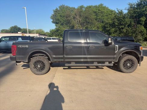 Used 2022 Ford F250 XLT w/ Black Appearance Package AWD/4WD image 6