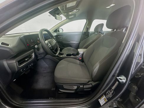 Used 2025 Kia K4 LXS image 13