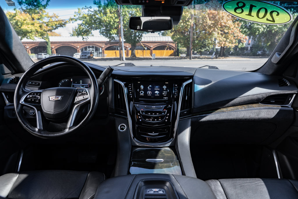 Used 2018 Cadillac Escalade Platinum AWD/4WD image 10