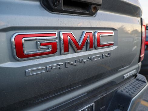 Used 2025 GMC Canyon Elevation w/ Convenience Package image 12