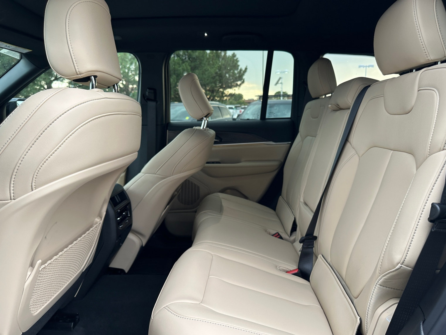 New 2026 Jeep Grand Cherokee Limited w/ Limited Altitude Package AWD/4WD image 19
